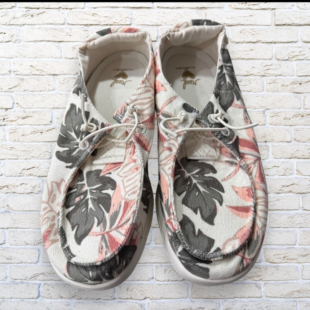 Like New REEF Slip on Sneaker Shoes Size 9 - Tropical